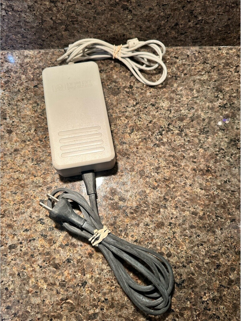 HP Hewlett Packard C6409-60014 AC Adapter 18V 1.1A